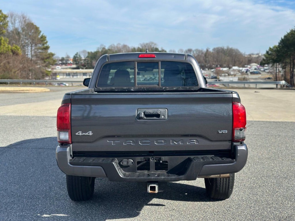 2019 Toyota Tacoma Image 4