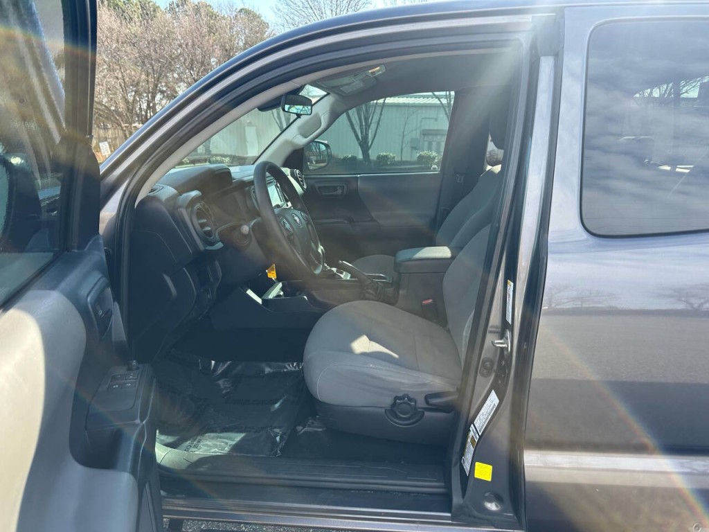 2019 Toyota Tacoma Image 8