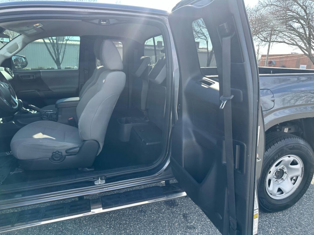 2019 Toyota Tacoma Image 9