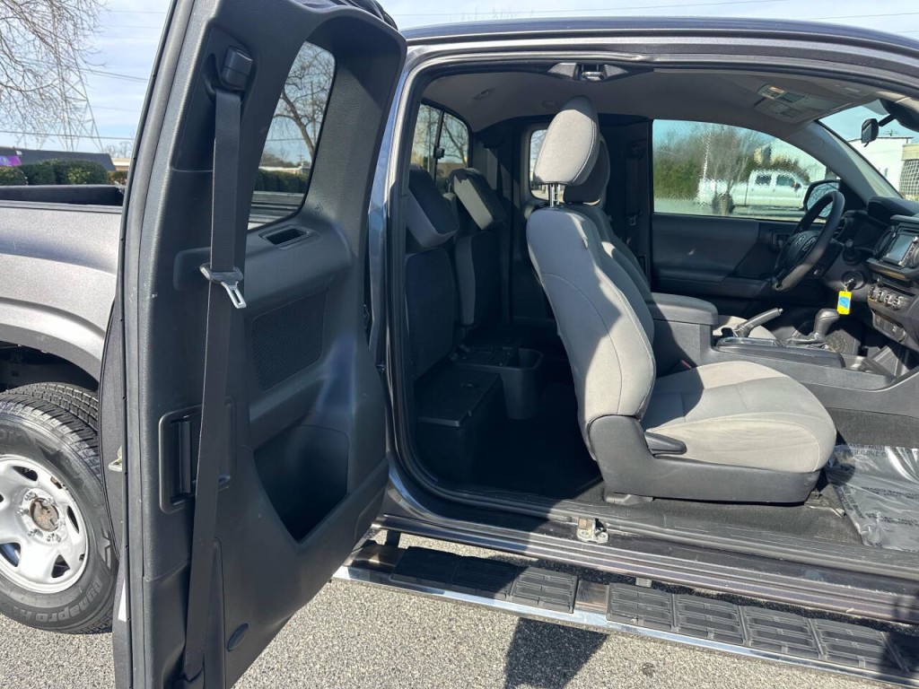 2019 Toyota Tacoma Image 10