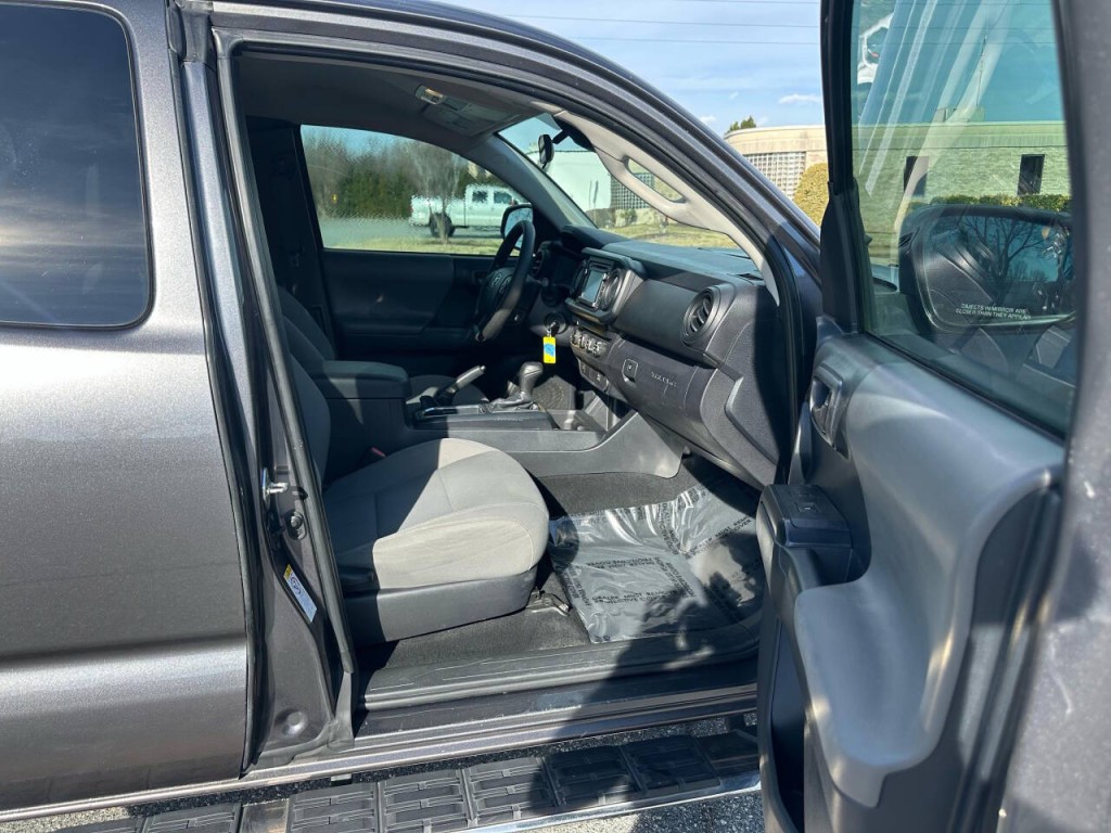 2019 Toyota Tacoma Image 11