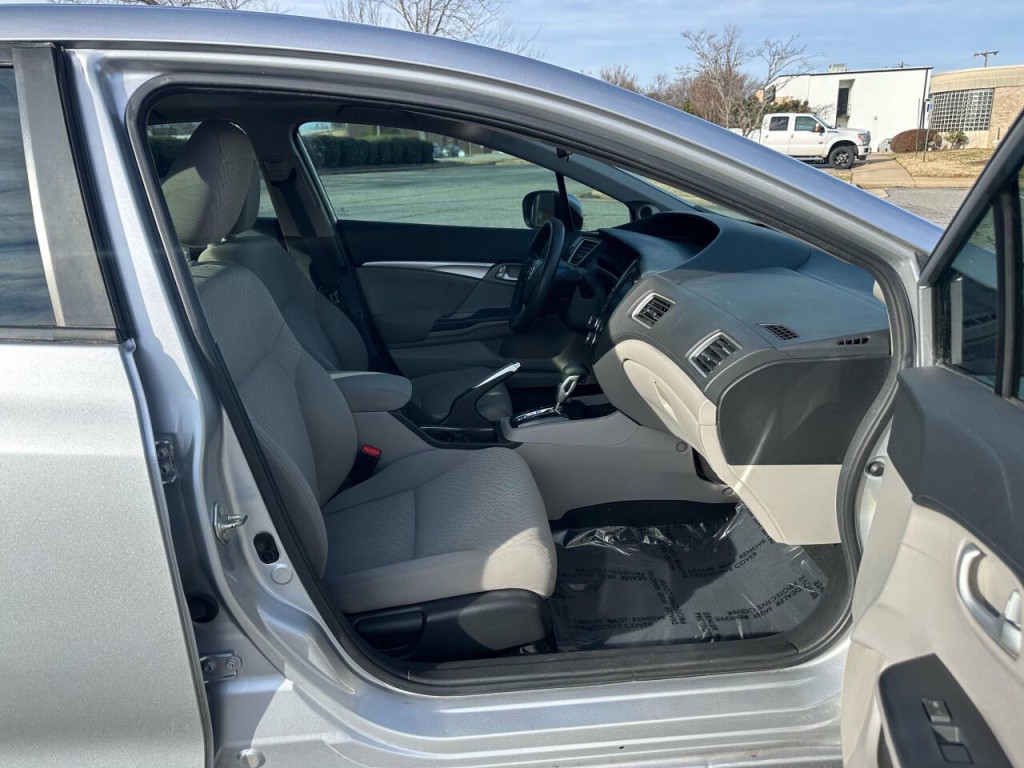 2015 Honda Civic Image 12