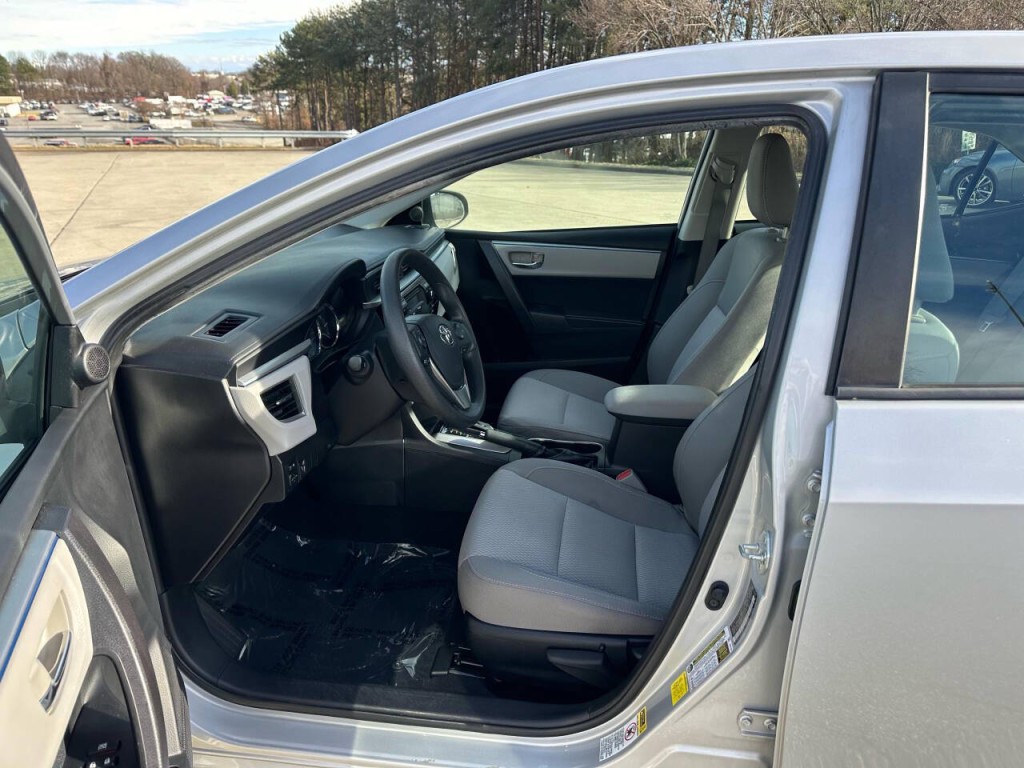 2015 Toyota Corolla Image 8