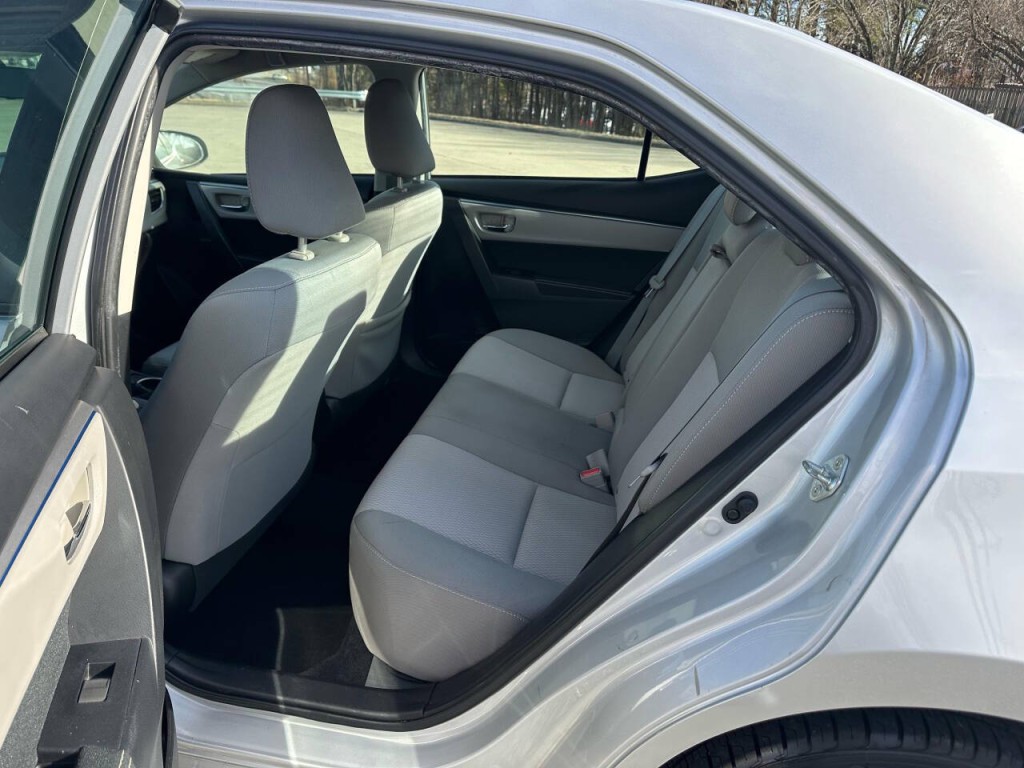 2015 Toyota Corolla Image 9