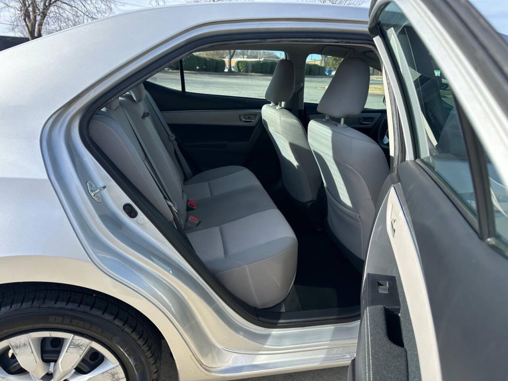 2015 Toyota Corolla Image 11