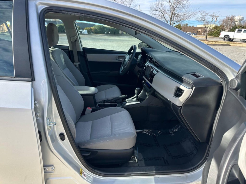 2015 Toyota Corolla Image 12