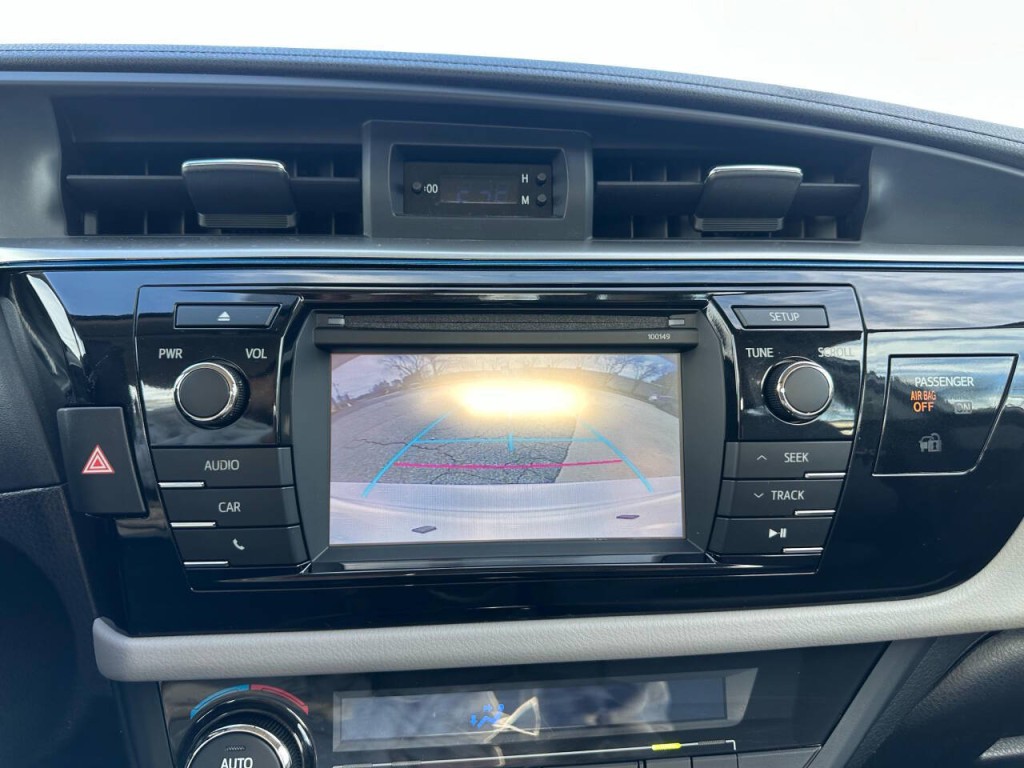 2015 Toyota Corolla Image 13