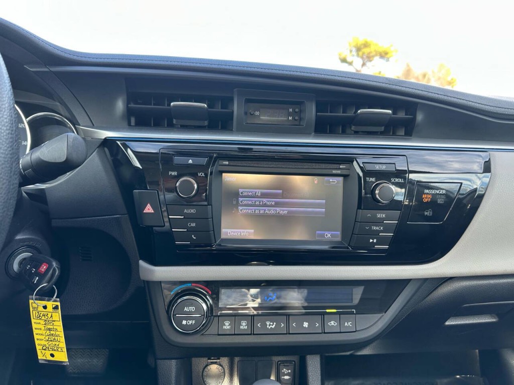 2015 Toyota Corolla Image 14