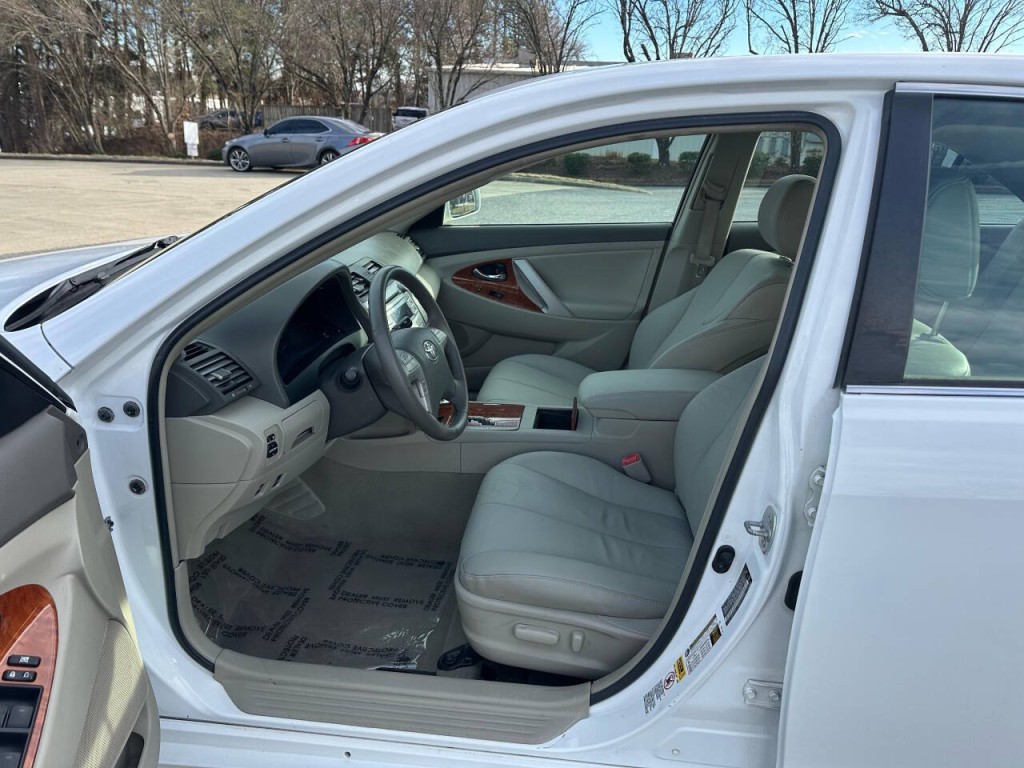 2010 Toyota Camry Image 8