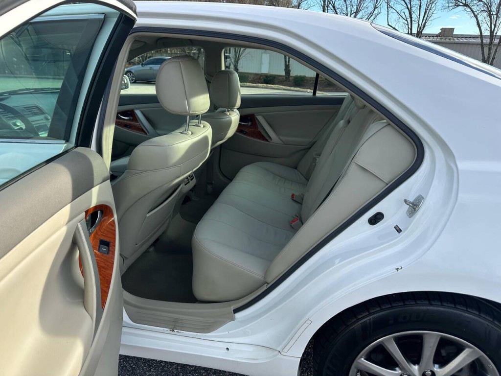 2010 Toyota Camry Image 9