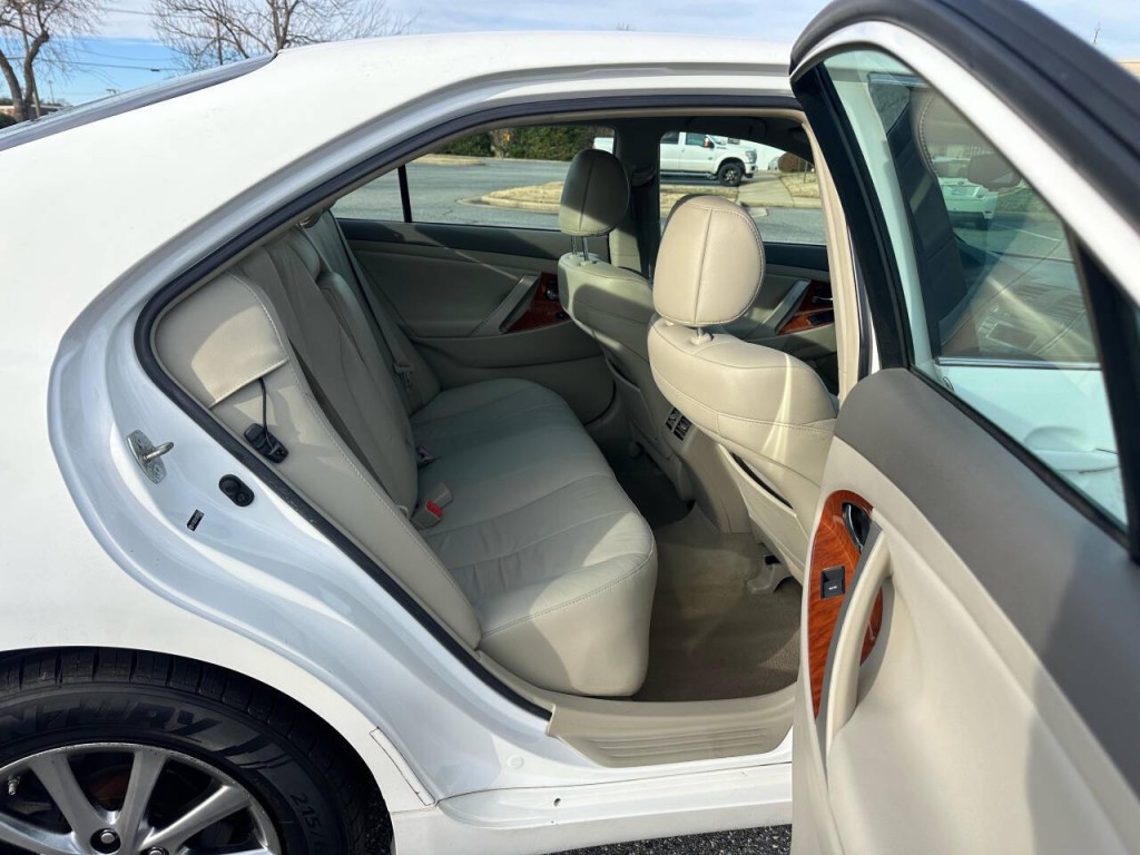 2010 Toyota Camry Image 10