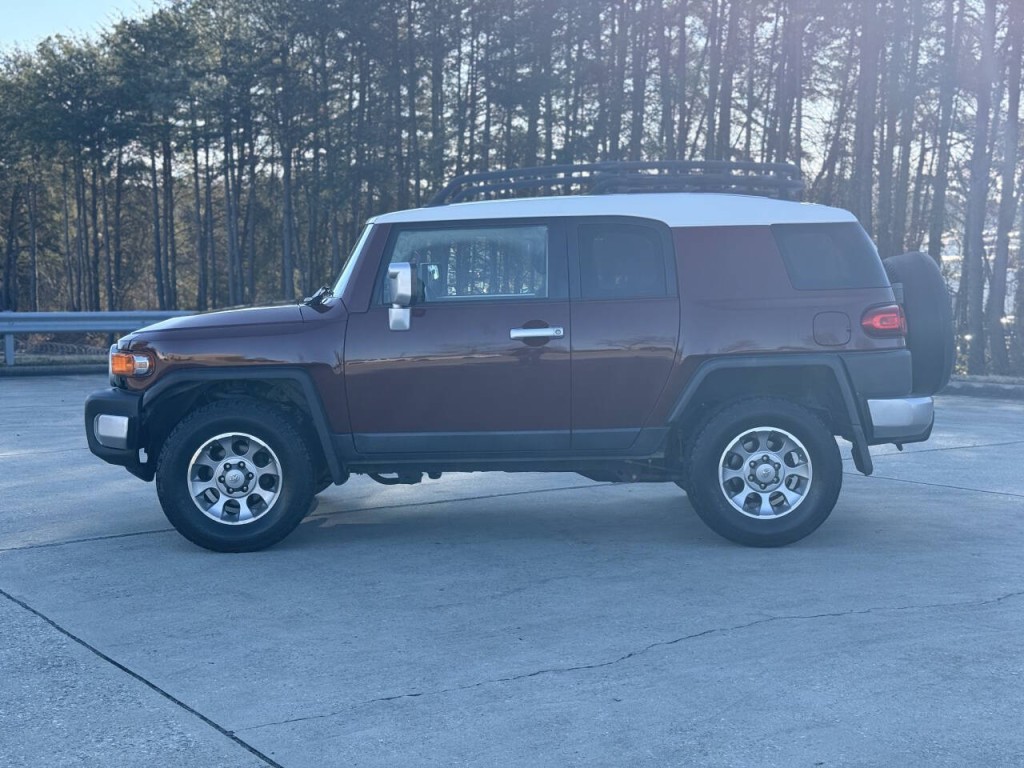 2011 Toyota FJ Cruiser Image 2