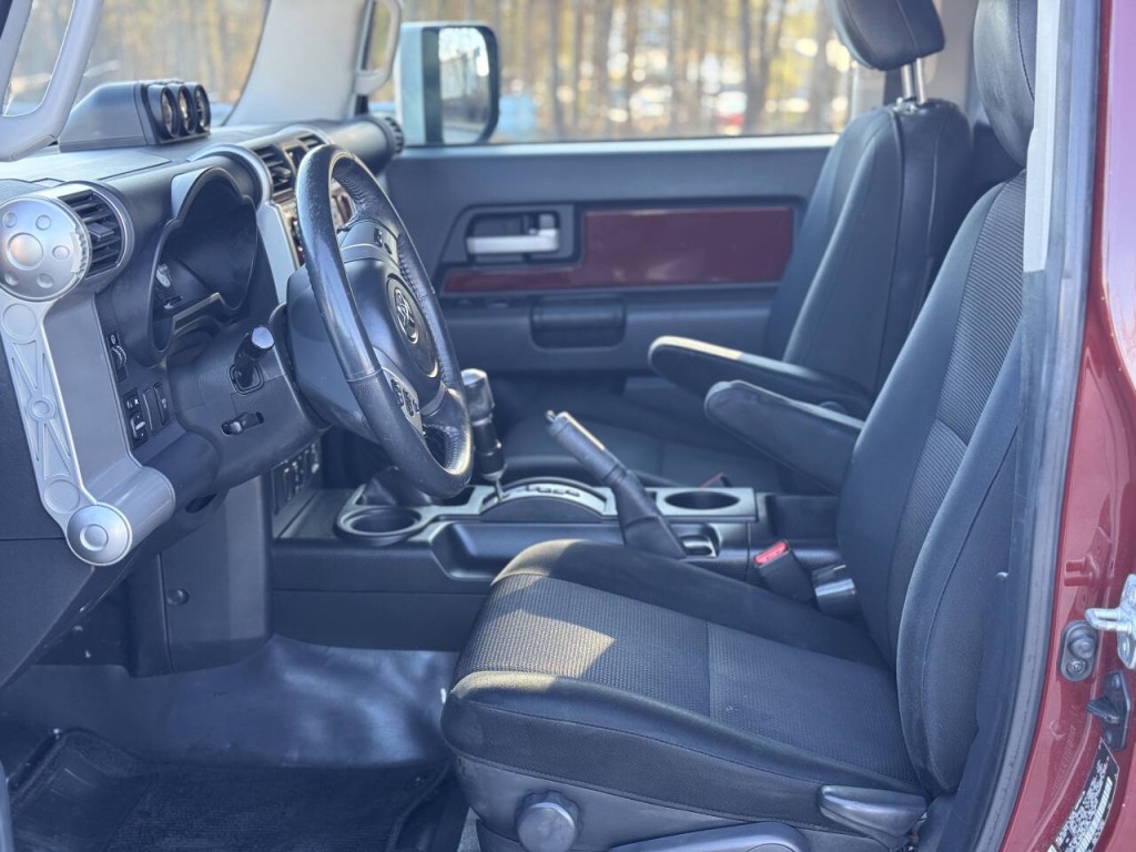 2011 Toyota FJ Cruiser Image 8