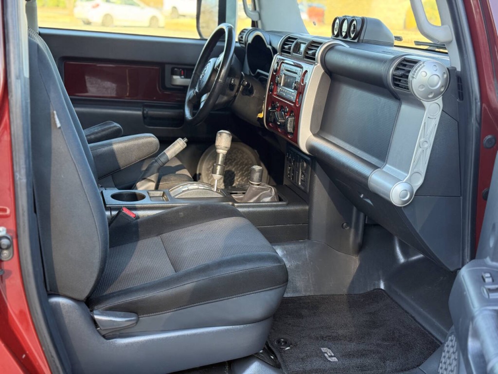 2011 Toyota FJ Cruiser Image 10