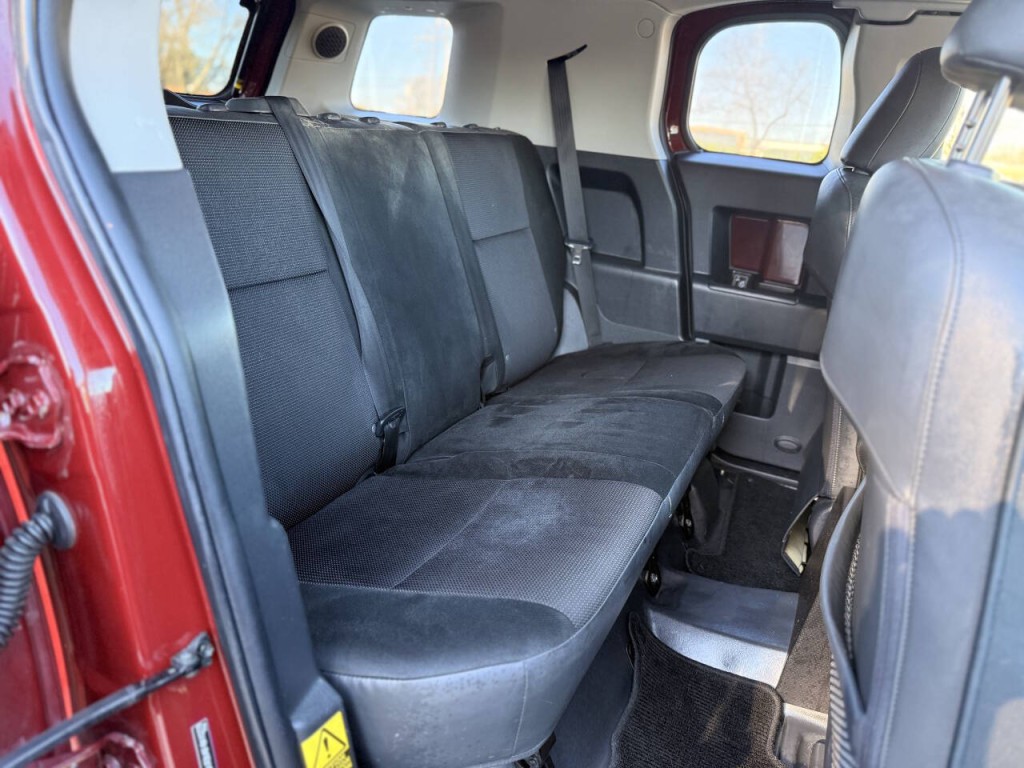 2011 Toyota FJ Cruiser Image 11