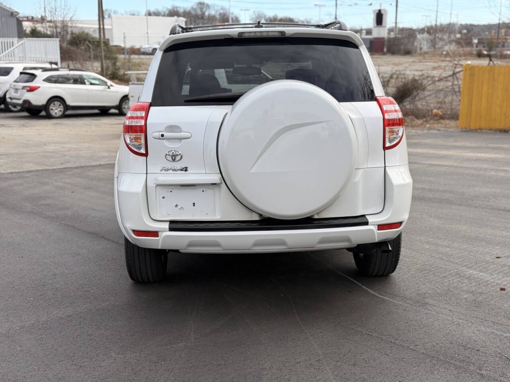 2011 Toyota Rav4 Image 4