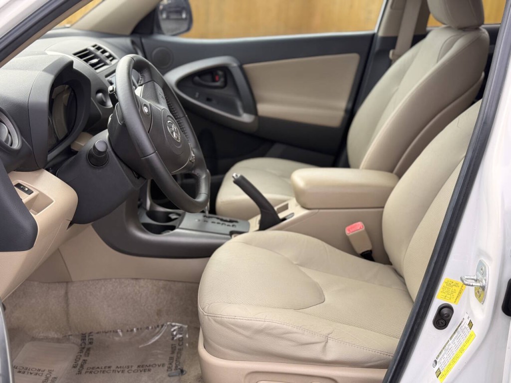 2011 Toyota Rav4 Image 8