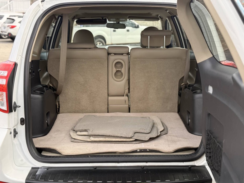 2011 Toyota Rav4 Image 13
