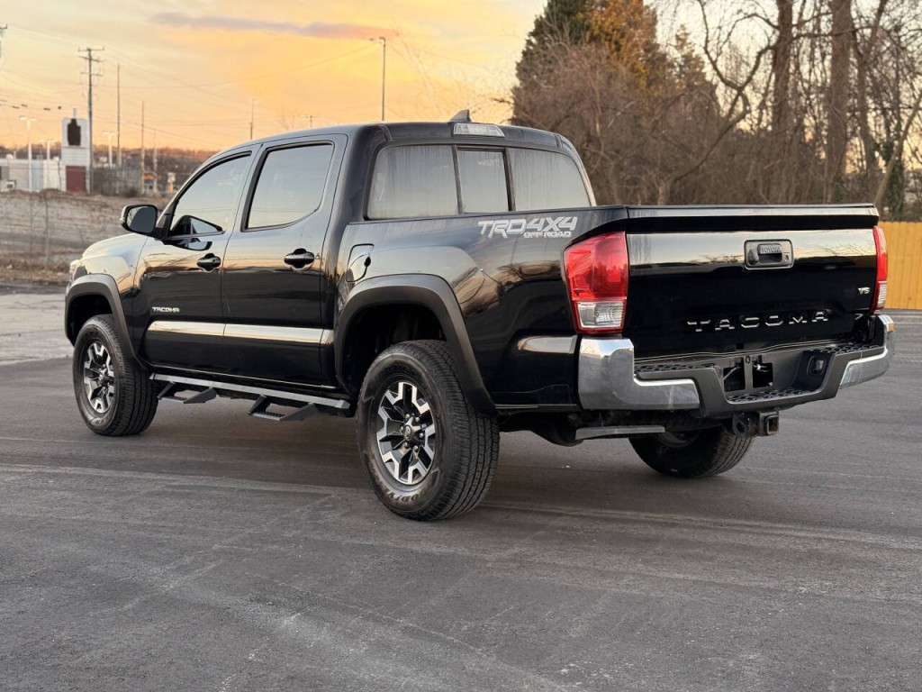 2016 Toyota Tacoma Image 3