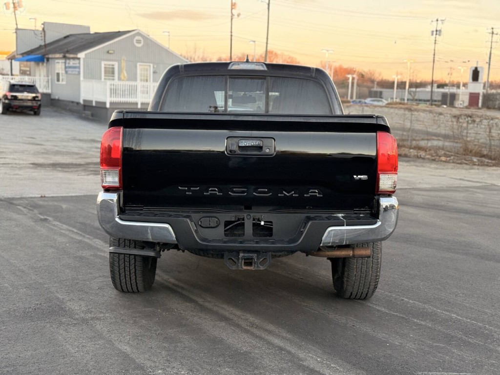 2016 Toyota Tacoma Image 4