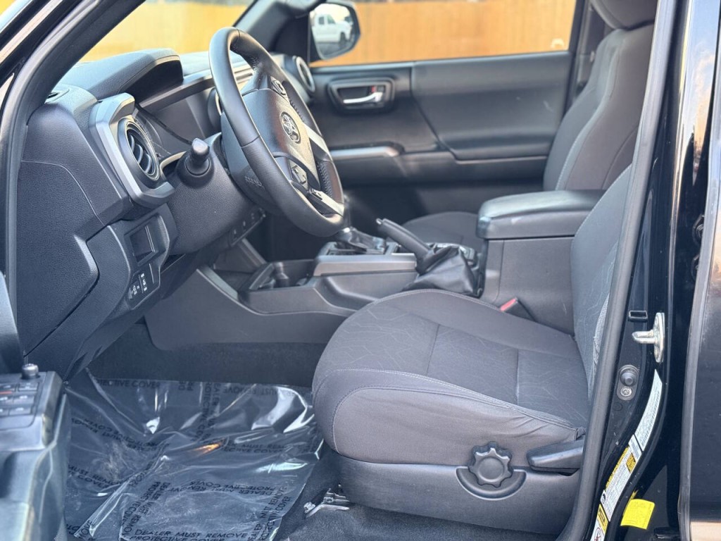 2016 Toyota Tacoma Image 8