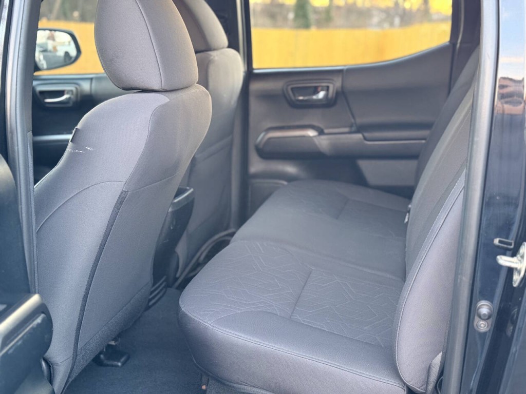 2016 Toyota Tacoma Image 9