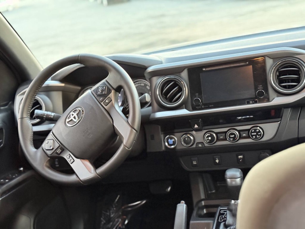 2016 Toyota Tacoma Image 11