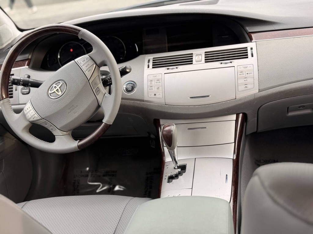2008 Toyota Avalon Image 11