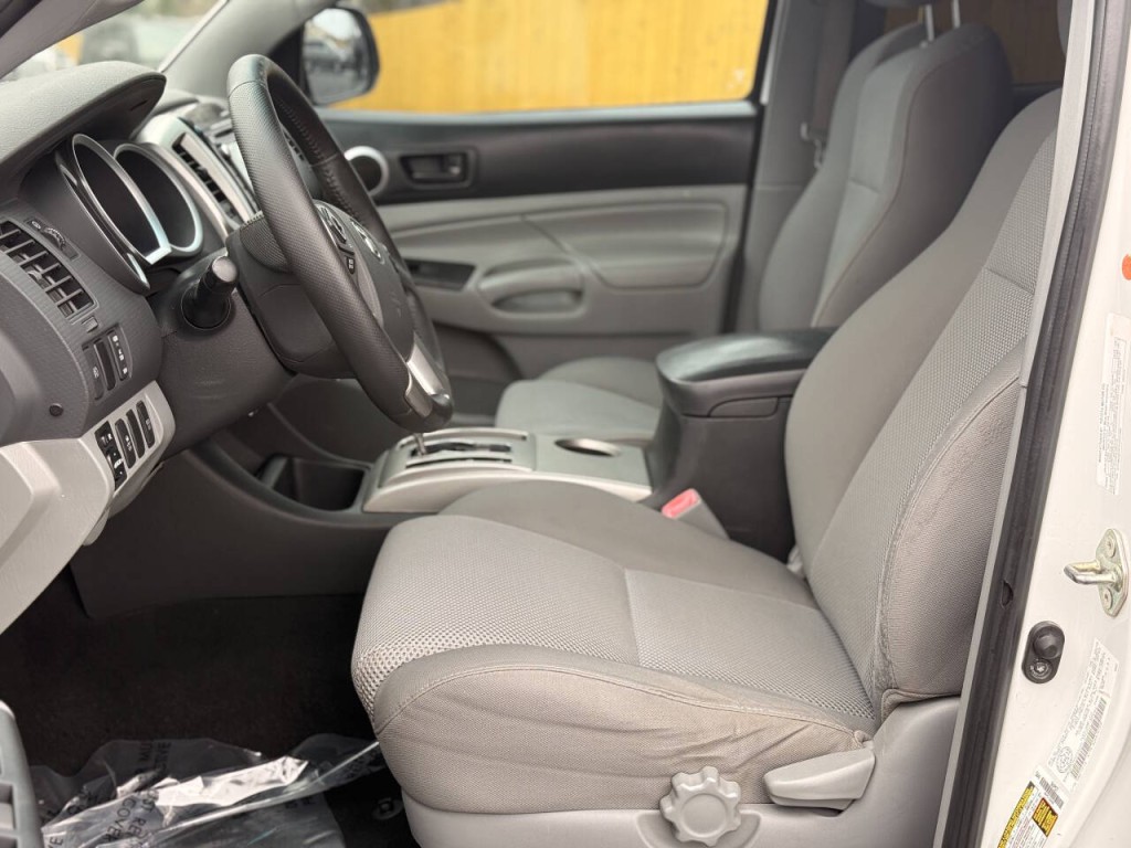 2015 Toyota Tacoma Image 8