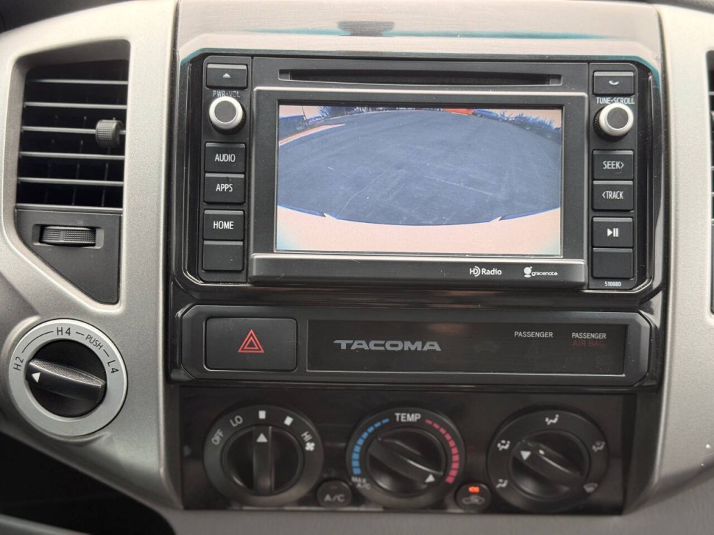 2015 Toyota Tacoma Image 16