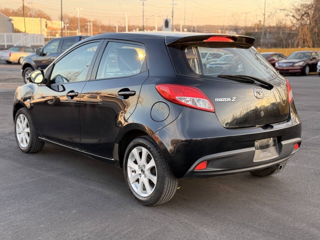 2013 Mazda Mazda2 Image 3