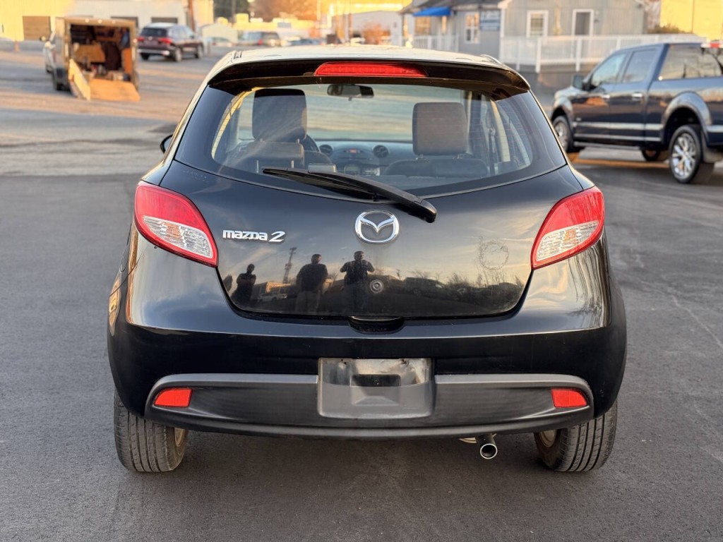 2013 Mazda Mazda2 Image 4