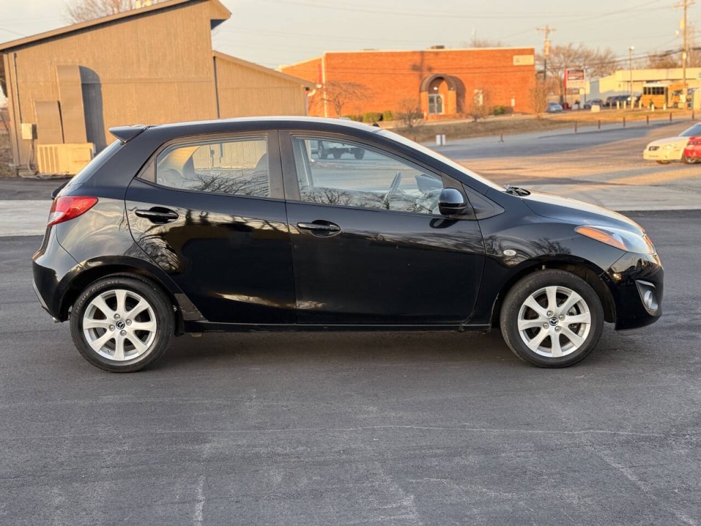 2013 Mazda Mazda2 Image 6