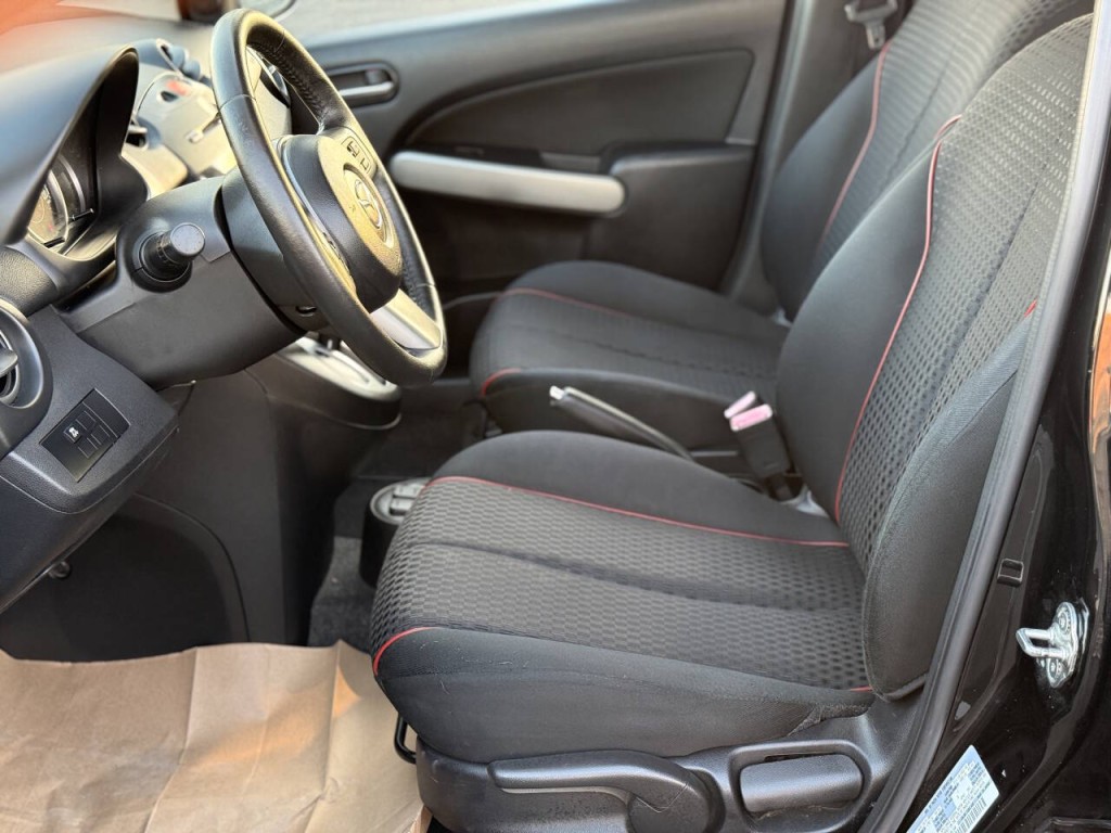 2013 Mazda Mazda2 Image 8