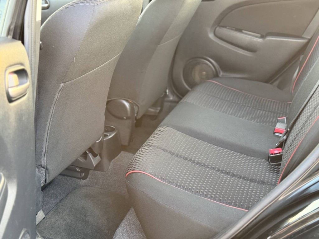 2013 Mazda Mazda2 Image 9