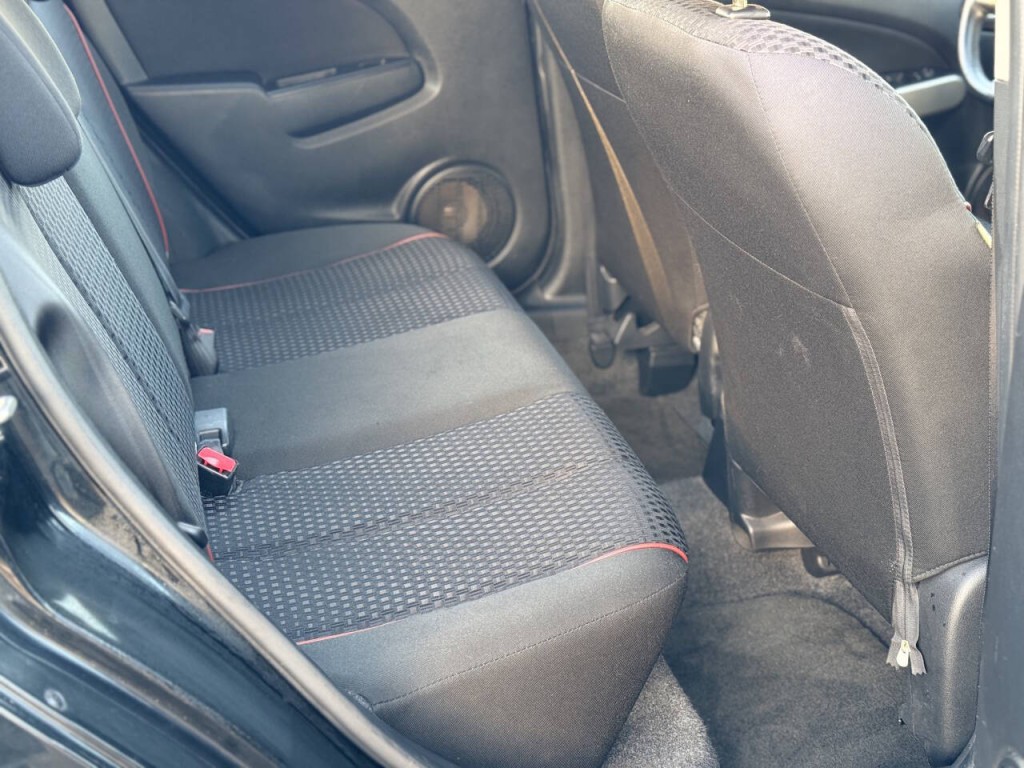 2013 Mazda Mazda2 Image 10