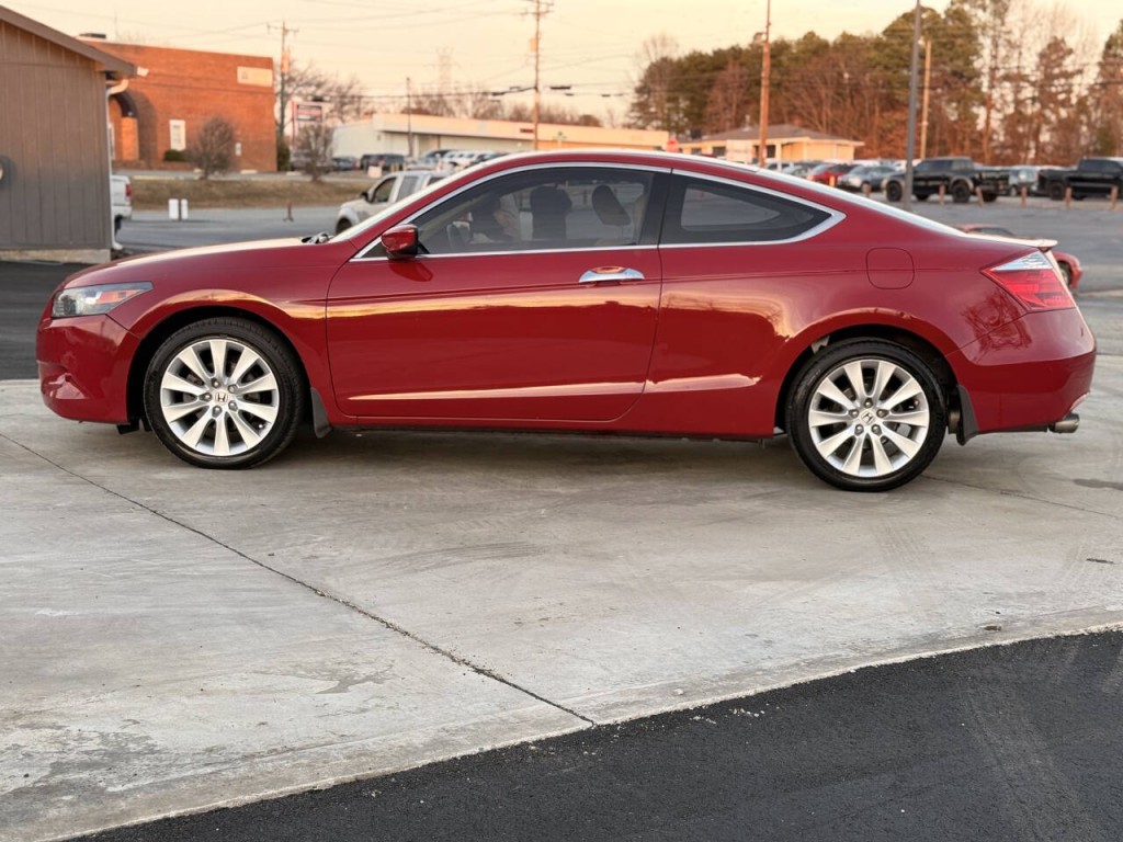 2010 Honda Accord Image 2