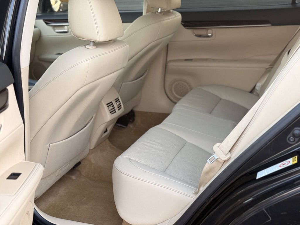 2013 Lexus ES 350 Image 9