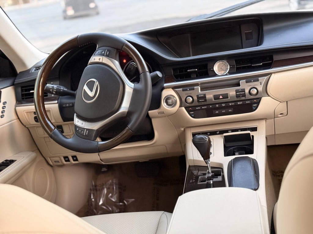 2013 Lexus ES 350 Image 11