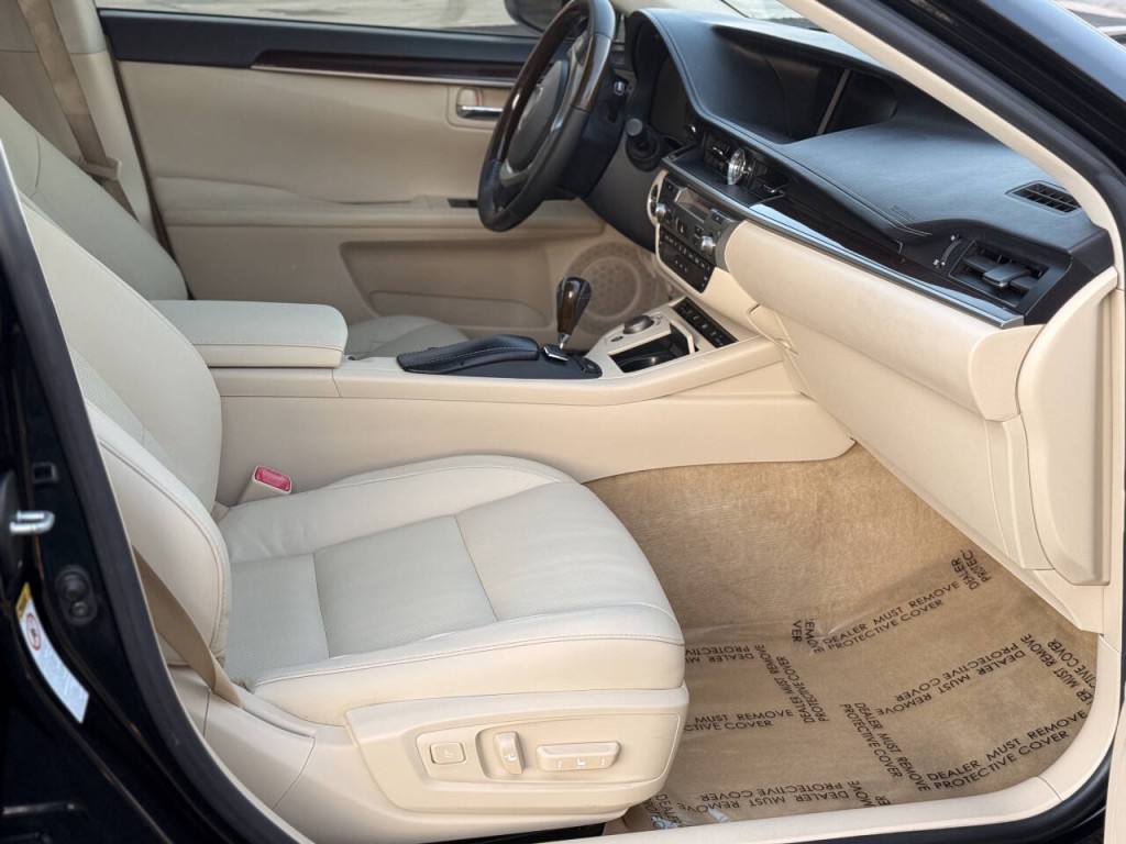 2013 Lexus ES 350 Image 12