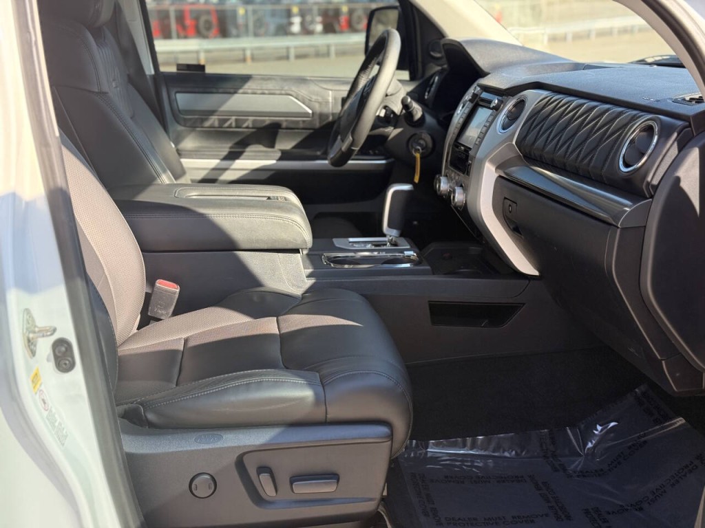 2017 Toyota Tundra Image 12