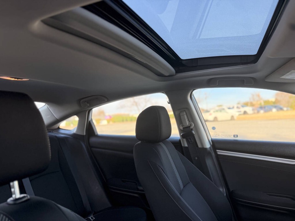 2018 Honda Civic Image 15