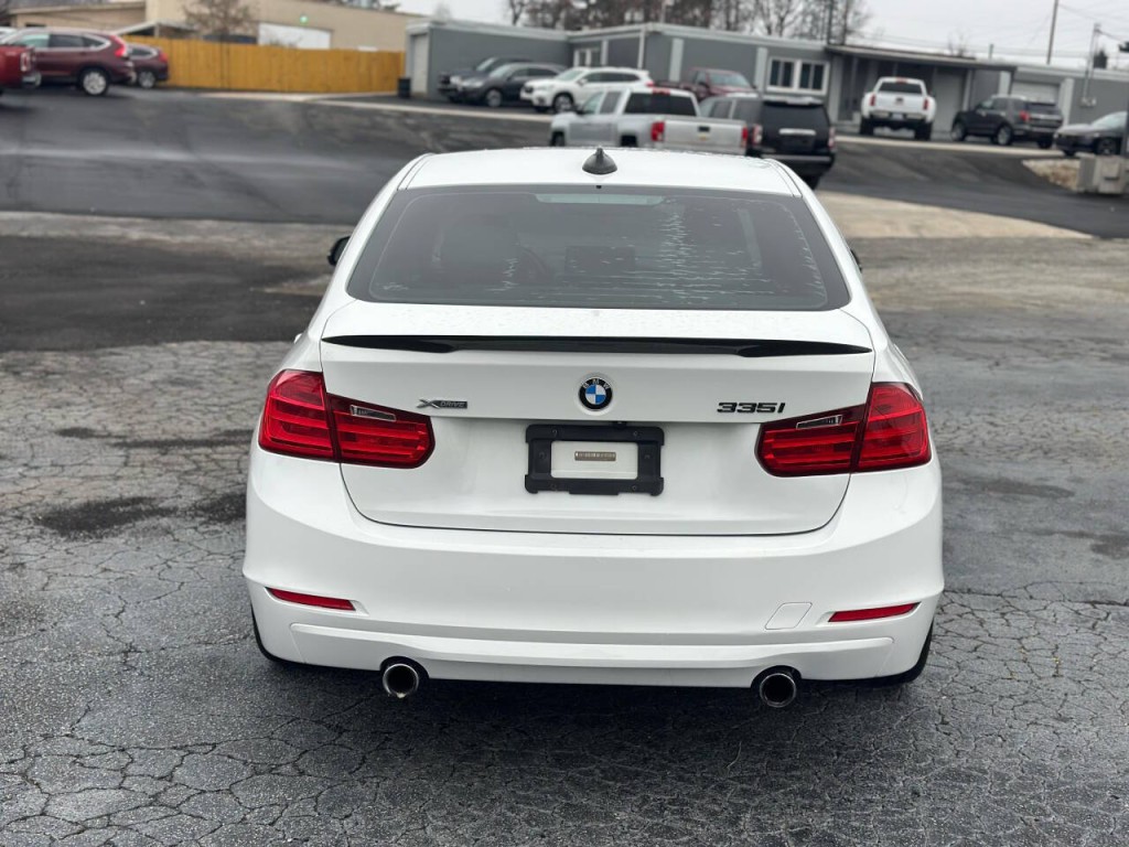 2015 BMW 3 Series Image 5