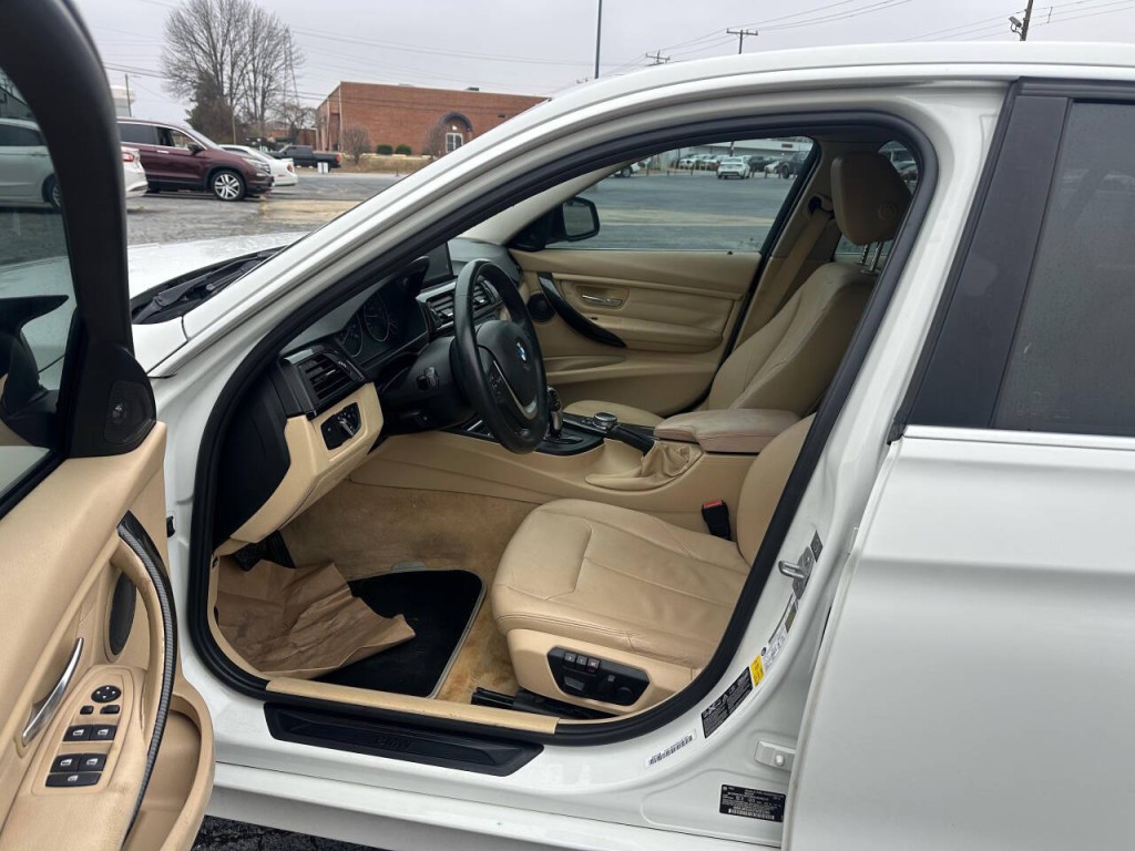 2015 BMW 3 Series Image 9
