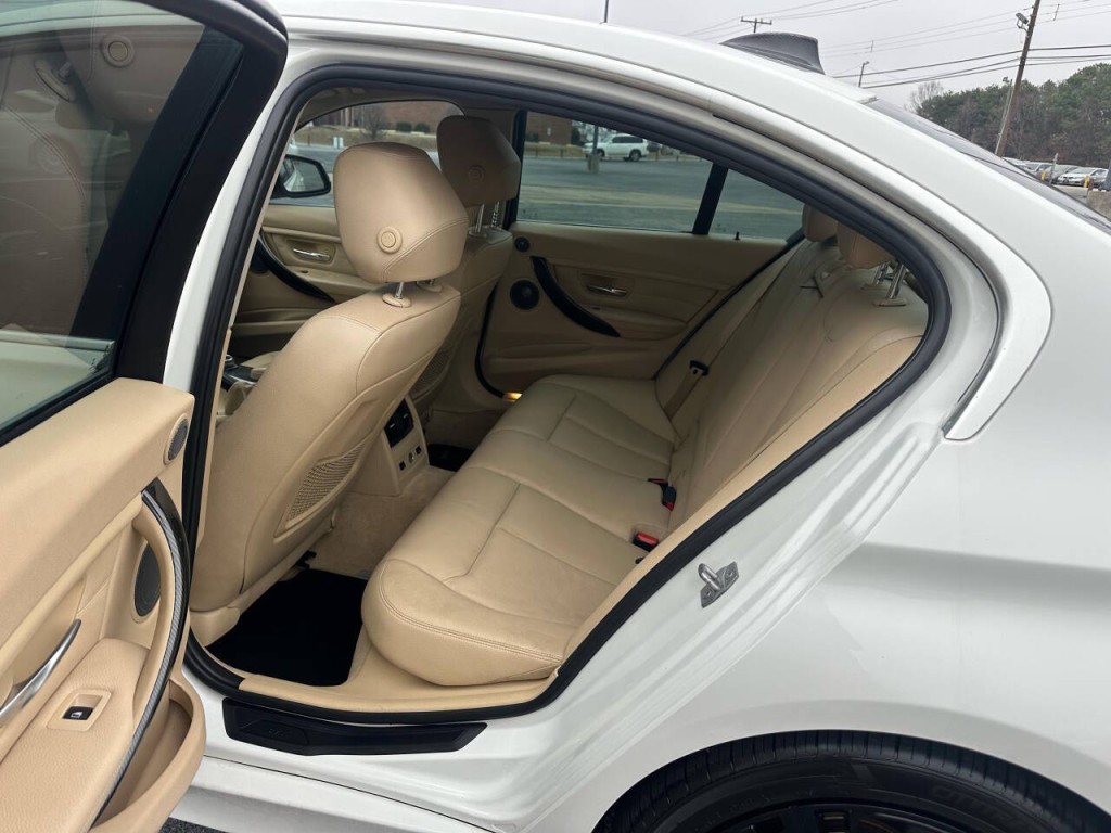 2015 BMW 3 Series Image 10