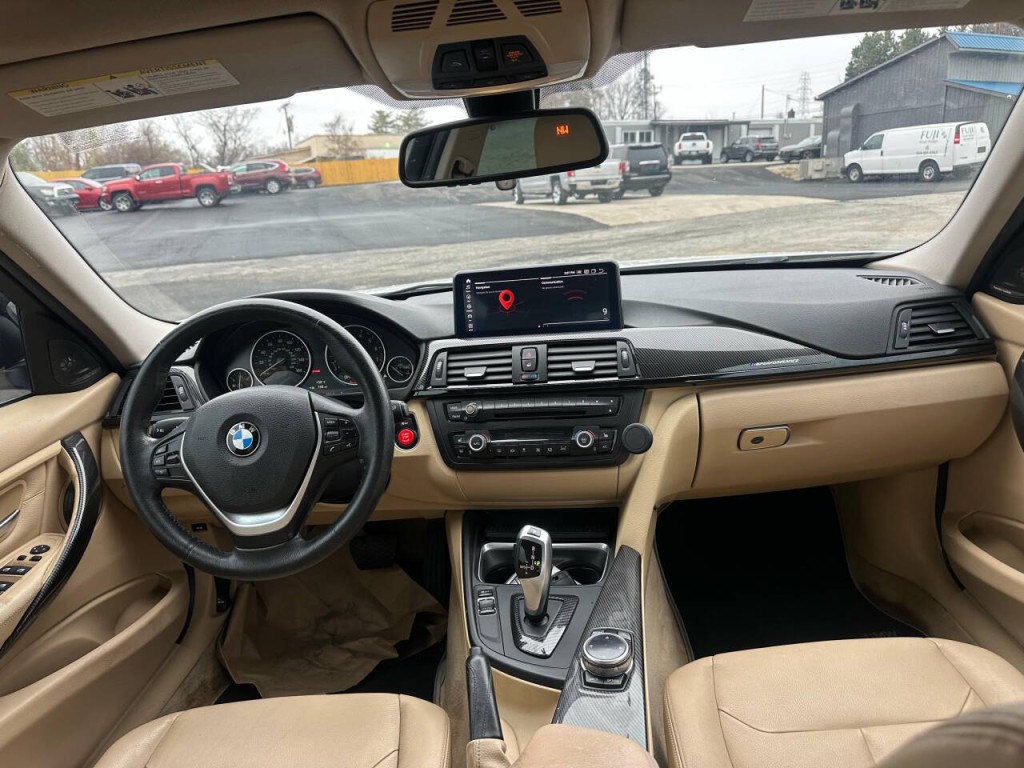 2015 BMW 3 Series Image 11