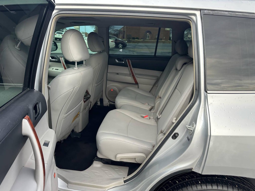 2012 Toyota Highlander Image 9