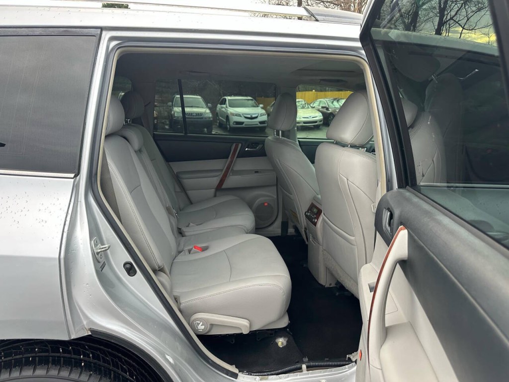 2012 Toyota Highlander Image 10