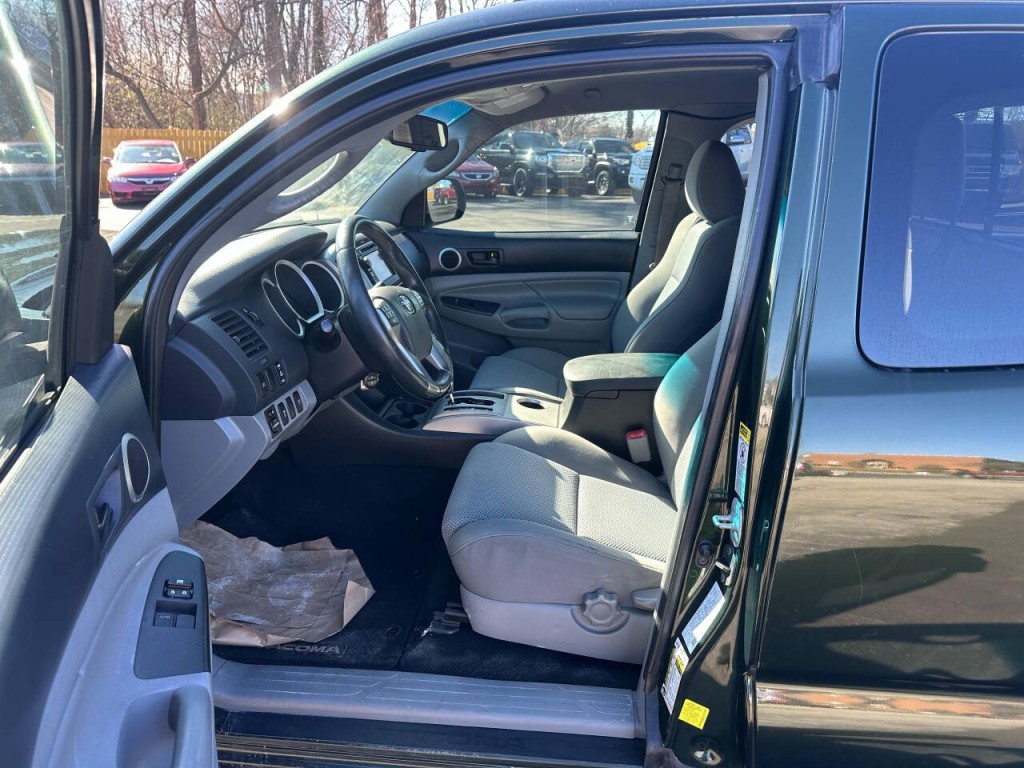 2013 Toyota Tacoma Image 8