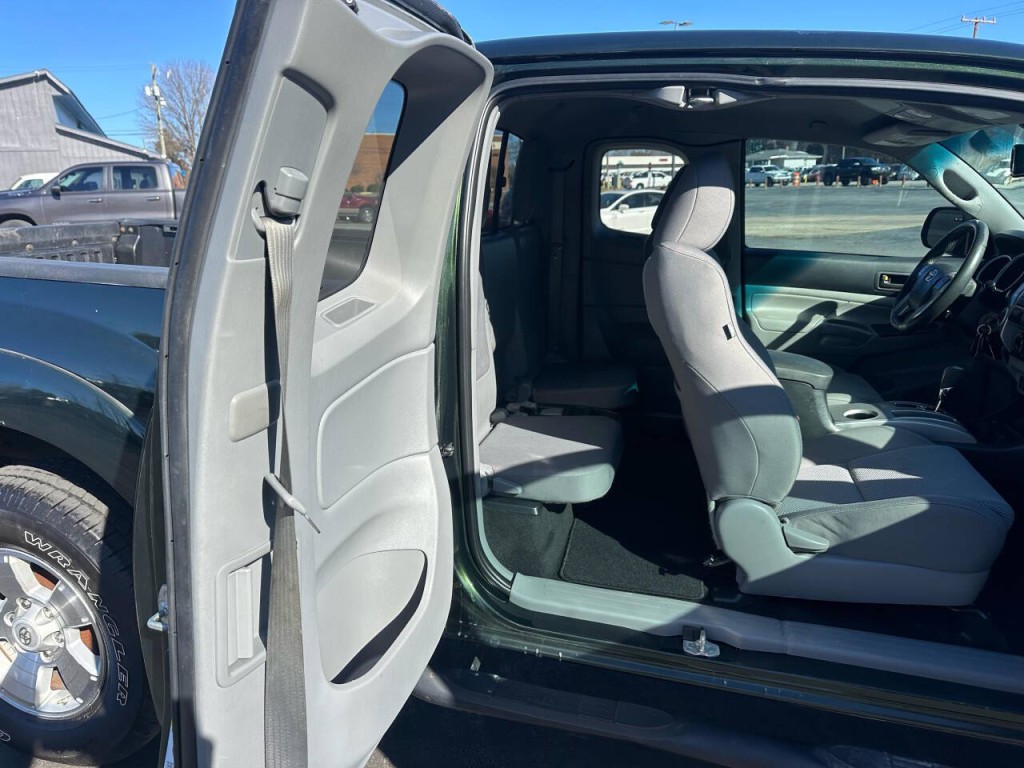 2013 Toyota Tacoma Image 9